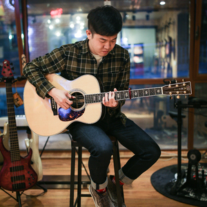 操黑丝旗袍美女老师的逼逼
